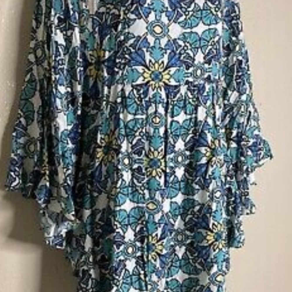 Forever 21 Women’s Size L Oversized Floral Poncho.